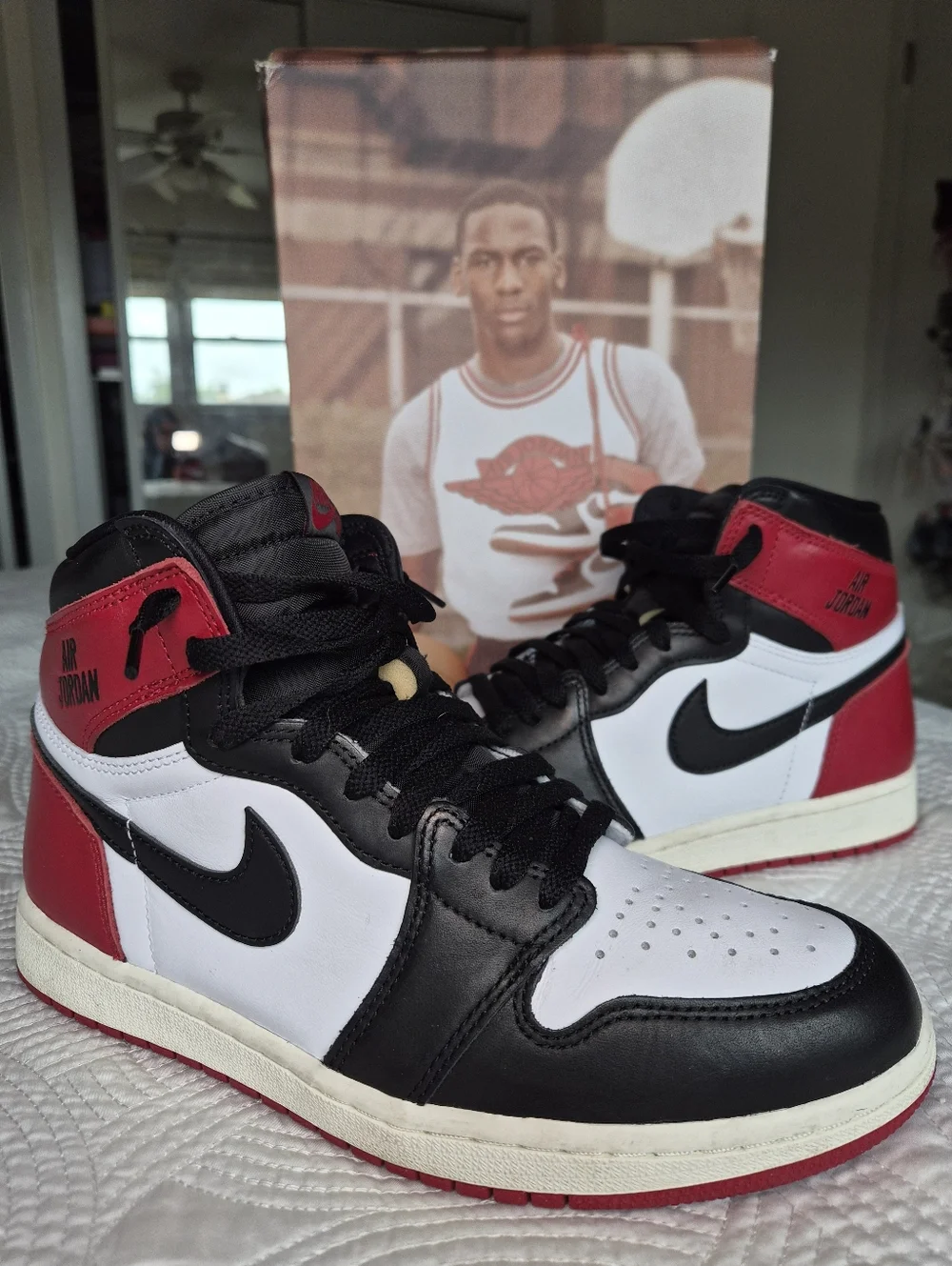 EUC Air Jordan 1 Retro High OG ‘Black Toe Reimagined  Mens 8.5